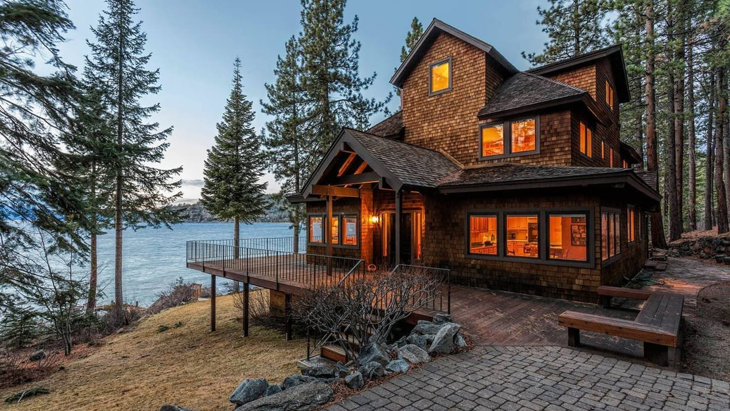 Покажи красивый домик. Озеро Тахо домик. Дом на озере Тахо. Особняк штат Монтана.